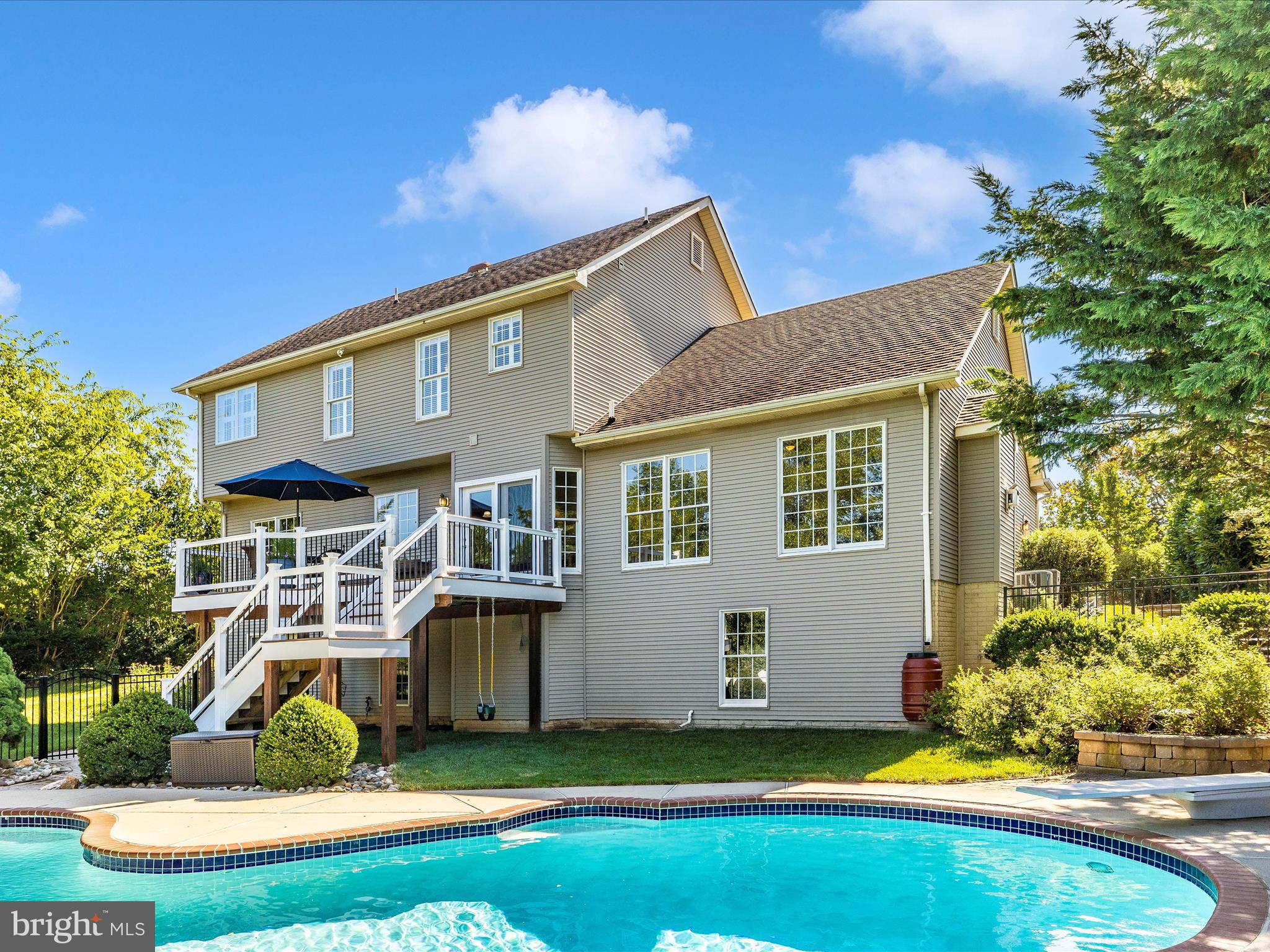 6 ASHKY COURT