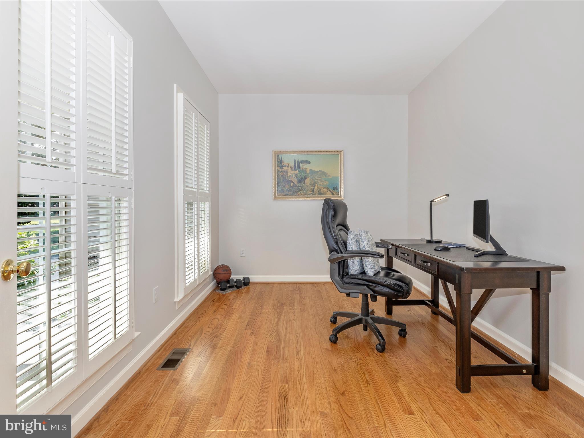 6 ASHKY COURT