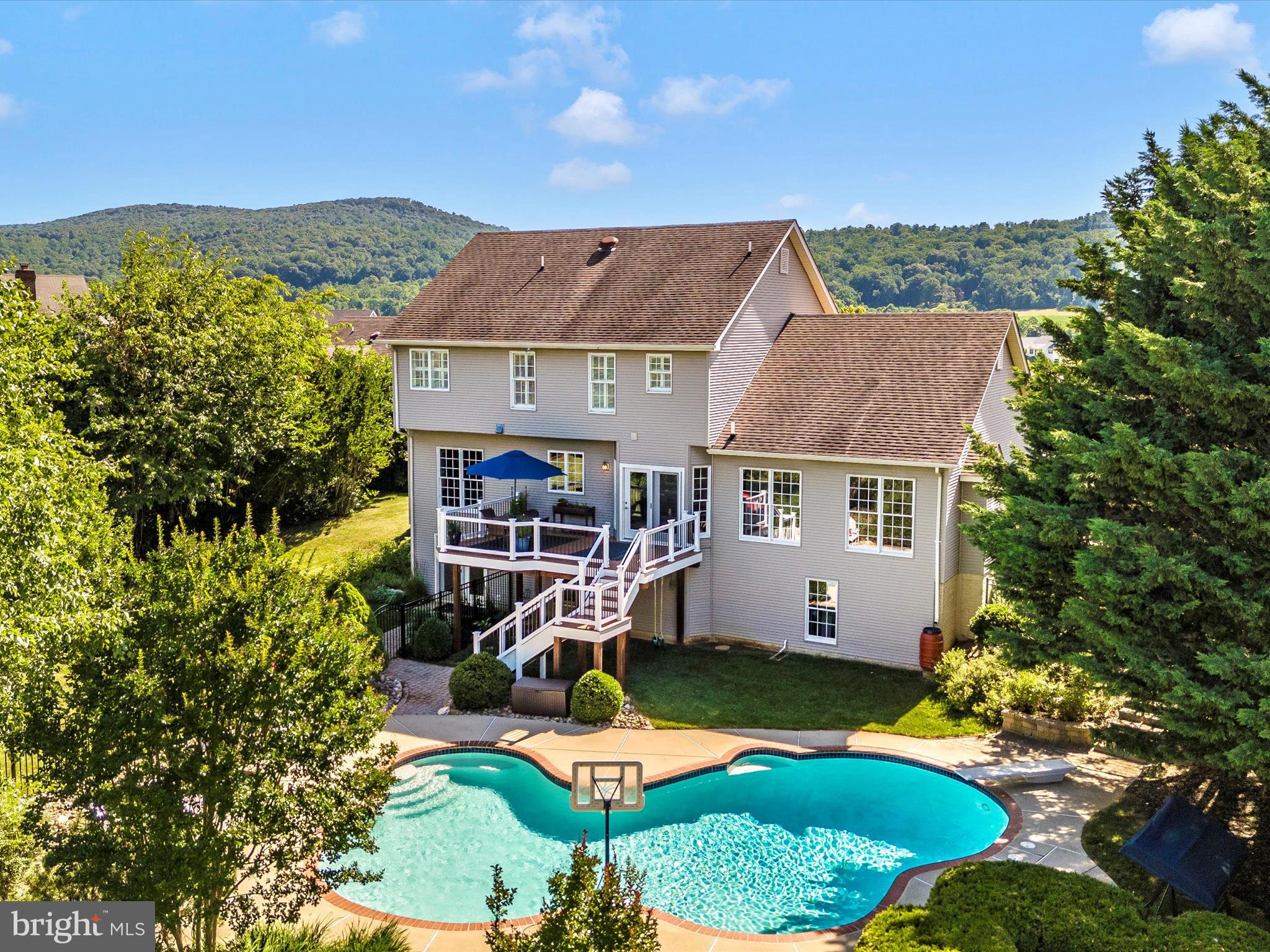 6 ASHKY COURT