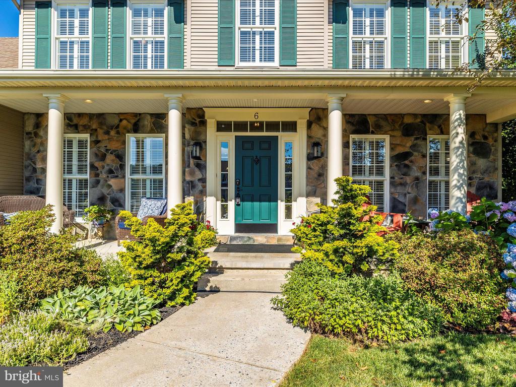 6 ASHKY COURT