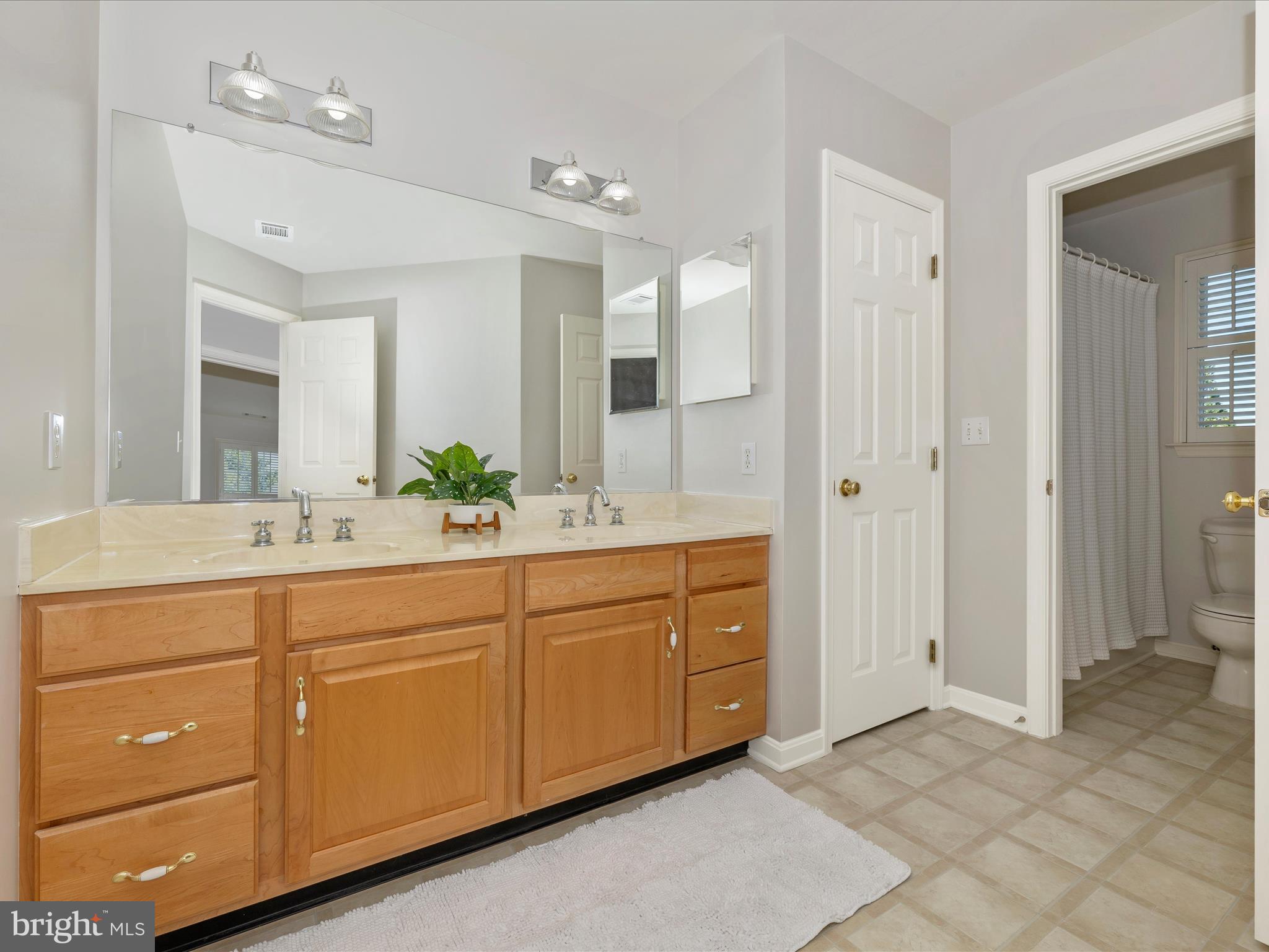 6 ASHKY COURT