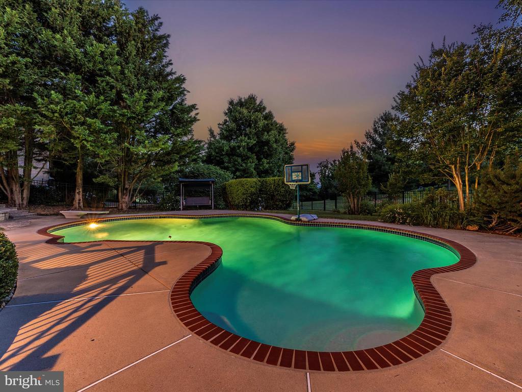 6 ASHKY COURT