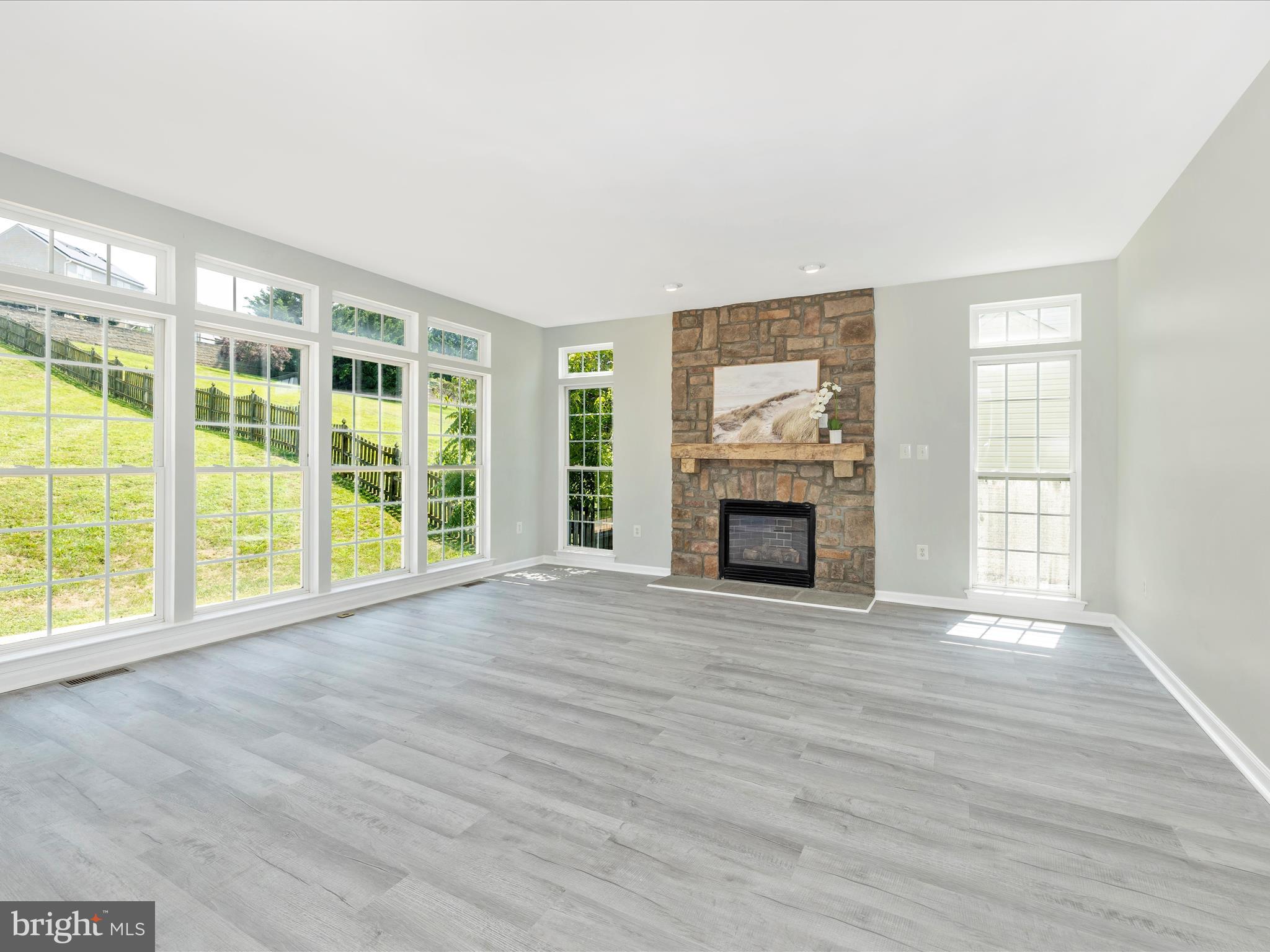 5 N POINTE TERRACE