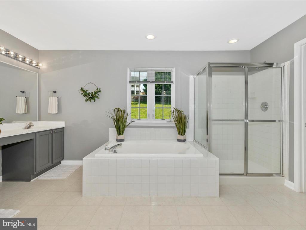 5 N POINTE TERRACE