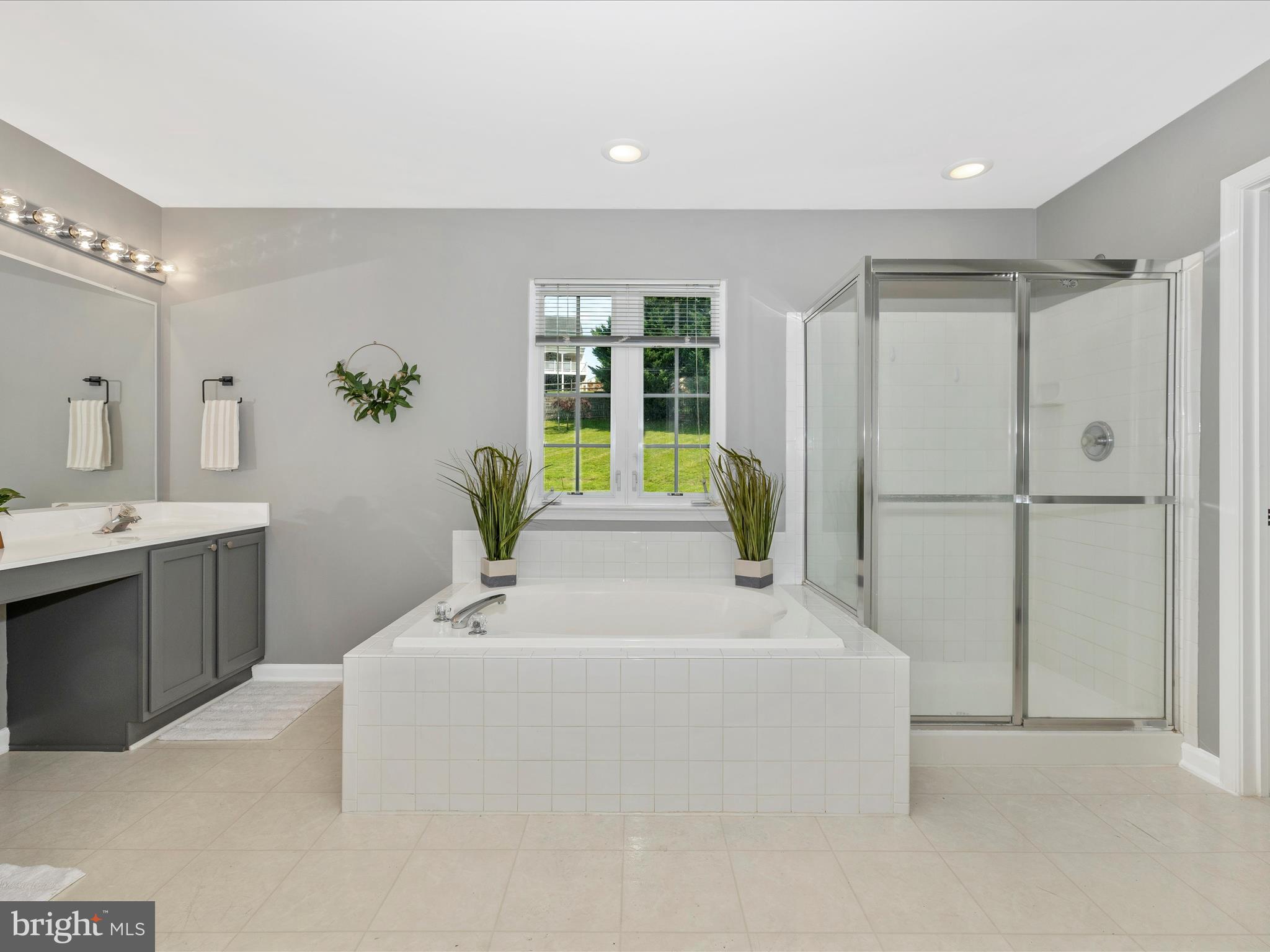 5 N POINTE TERRACE