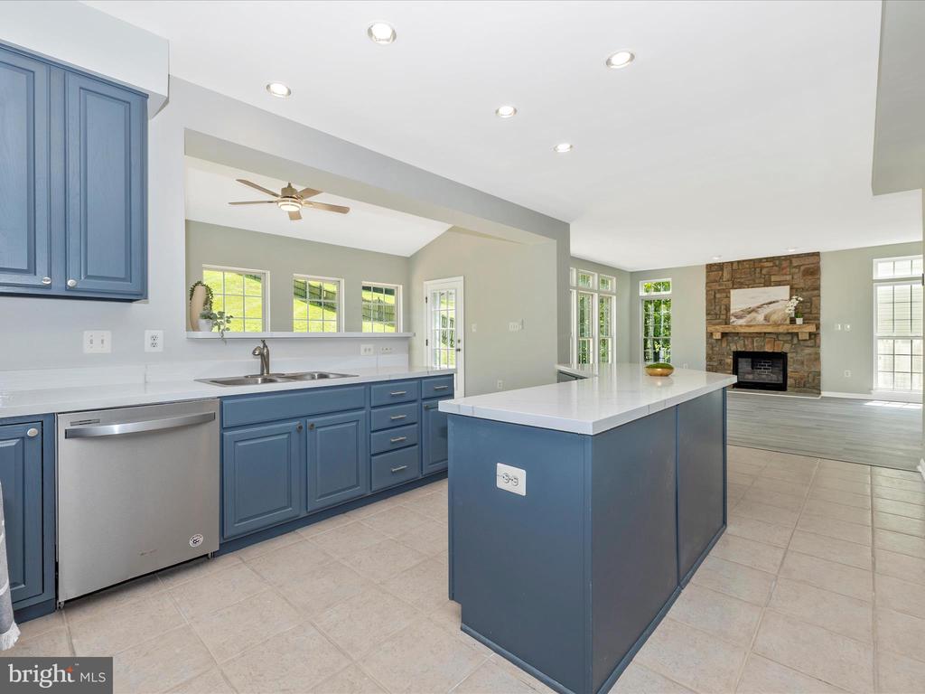 5 N POINTE TERRACE