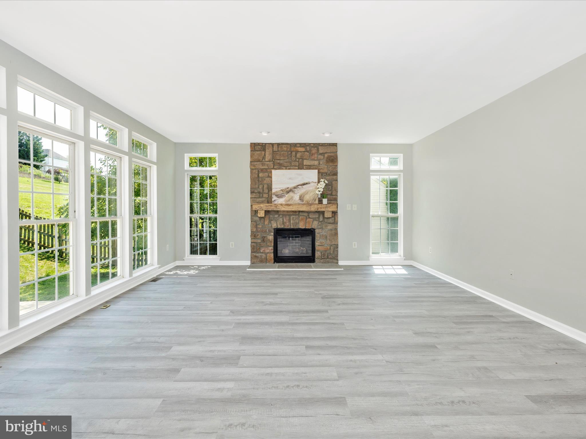 5 N POINTE TERRACE