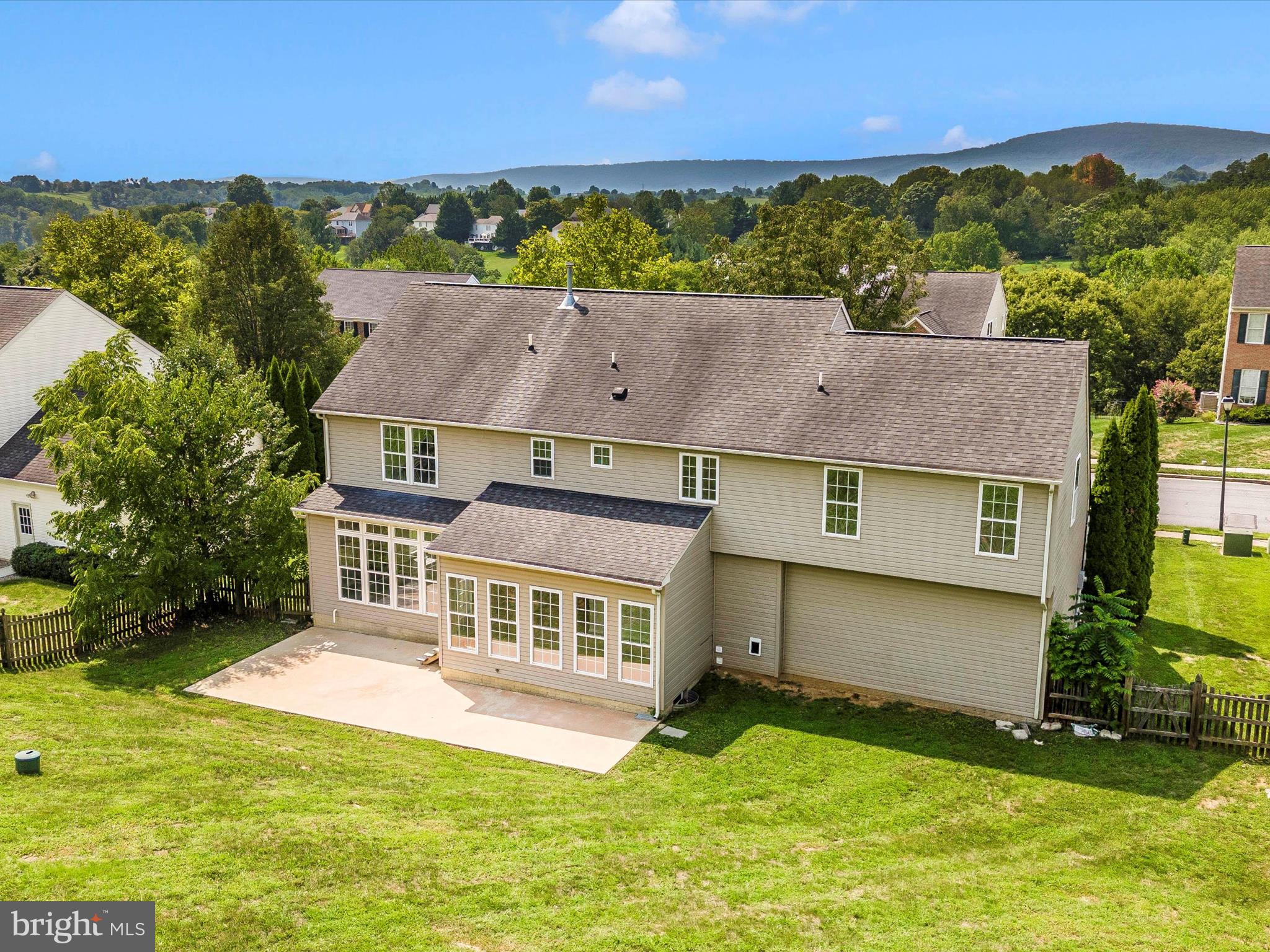 5 N POINTE TERRACE