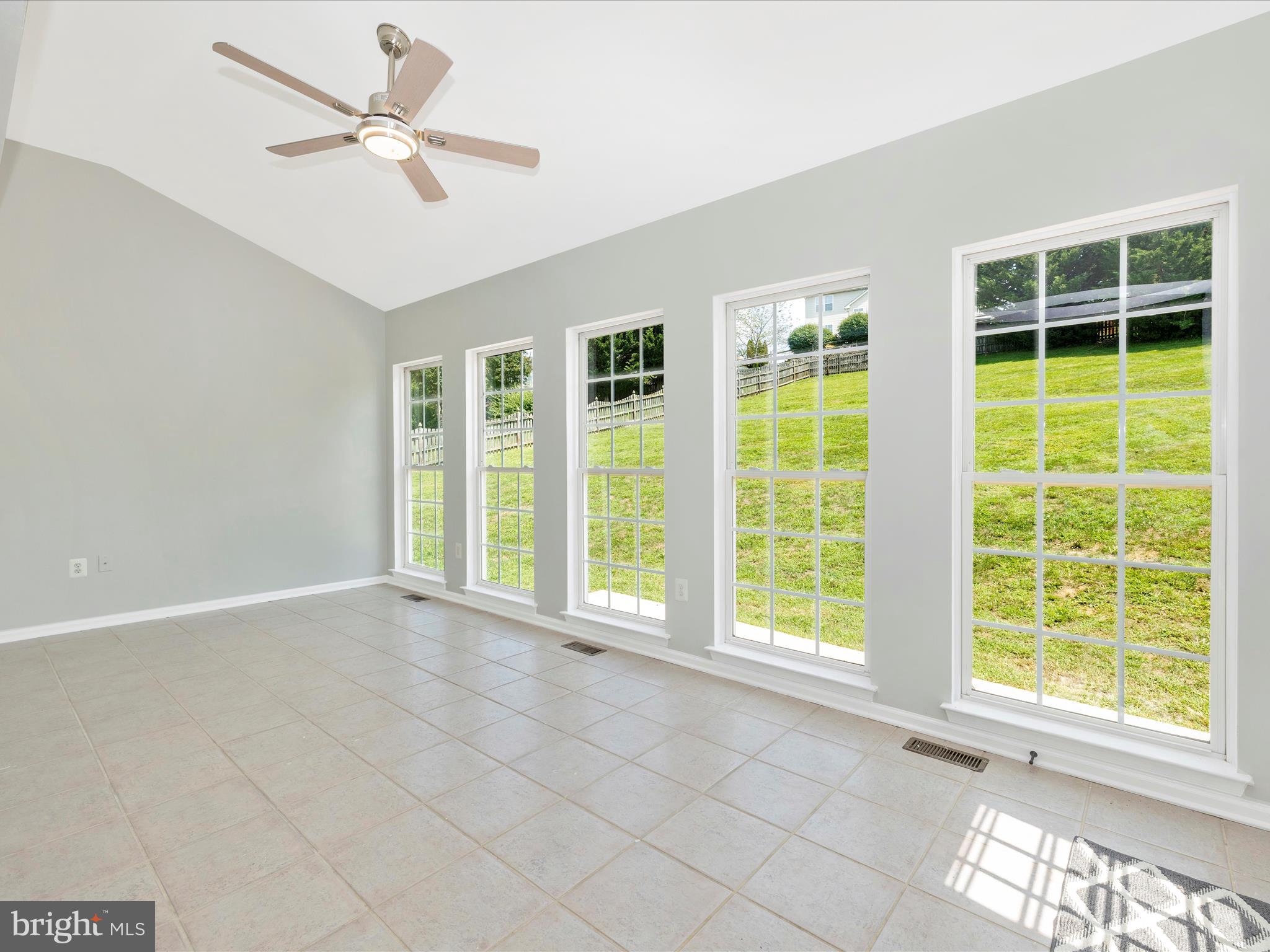 5 N POINTE TERRACE