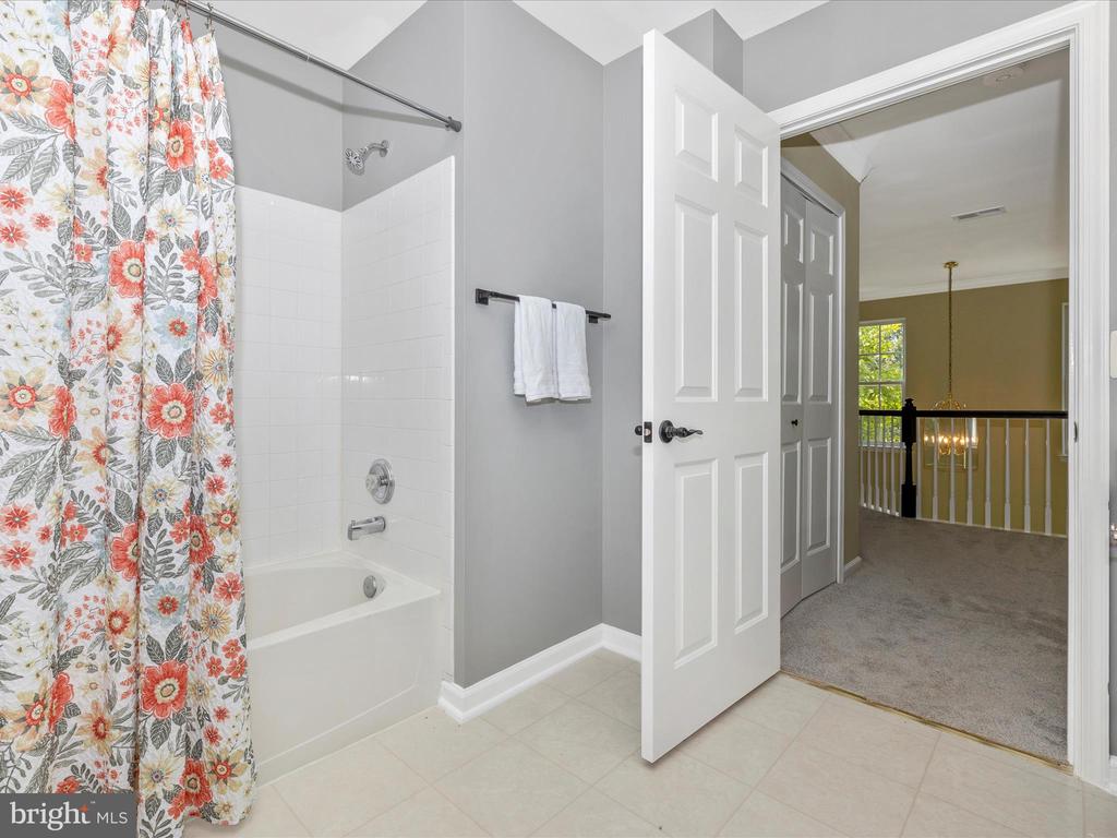5 N POINTE TERRACE