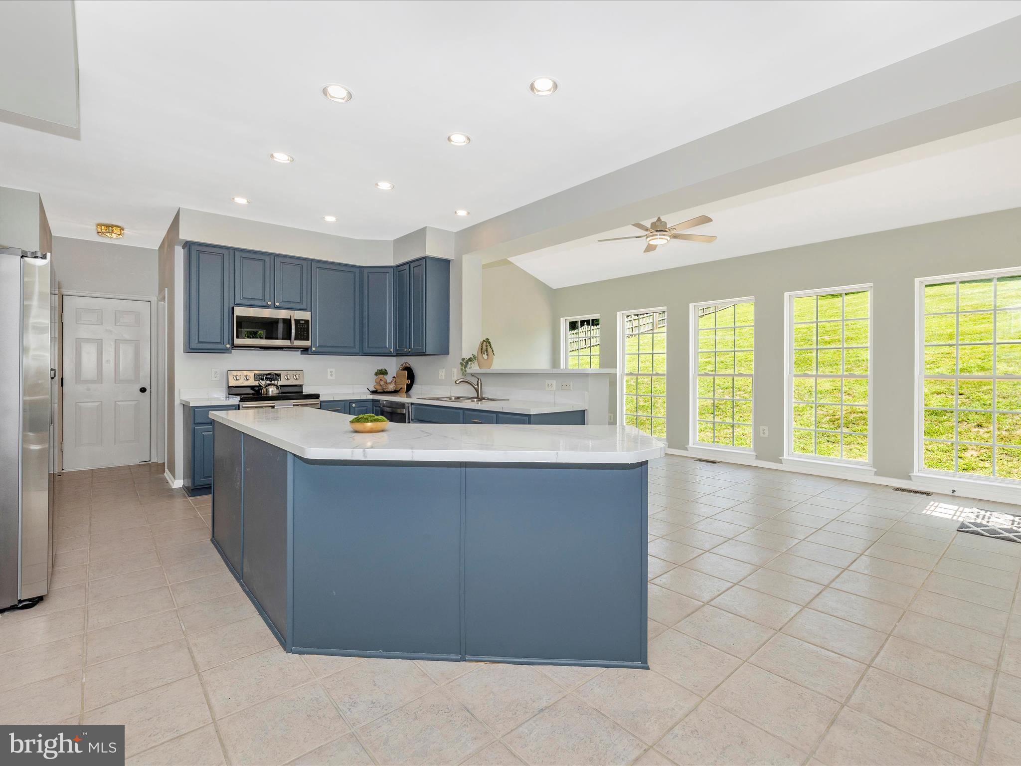 5 N POINTE TERRACE