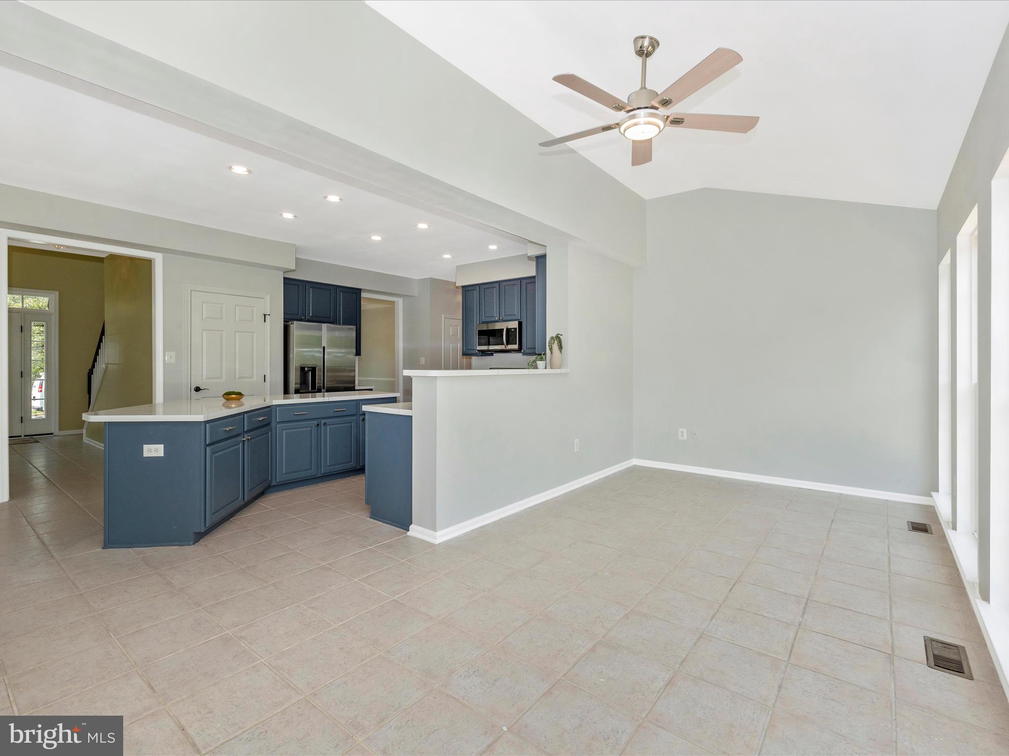 5 N POINTE TERRACE