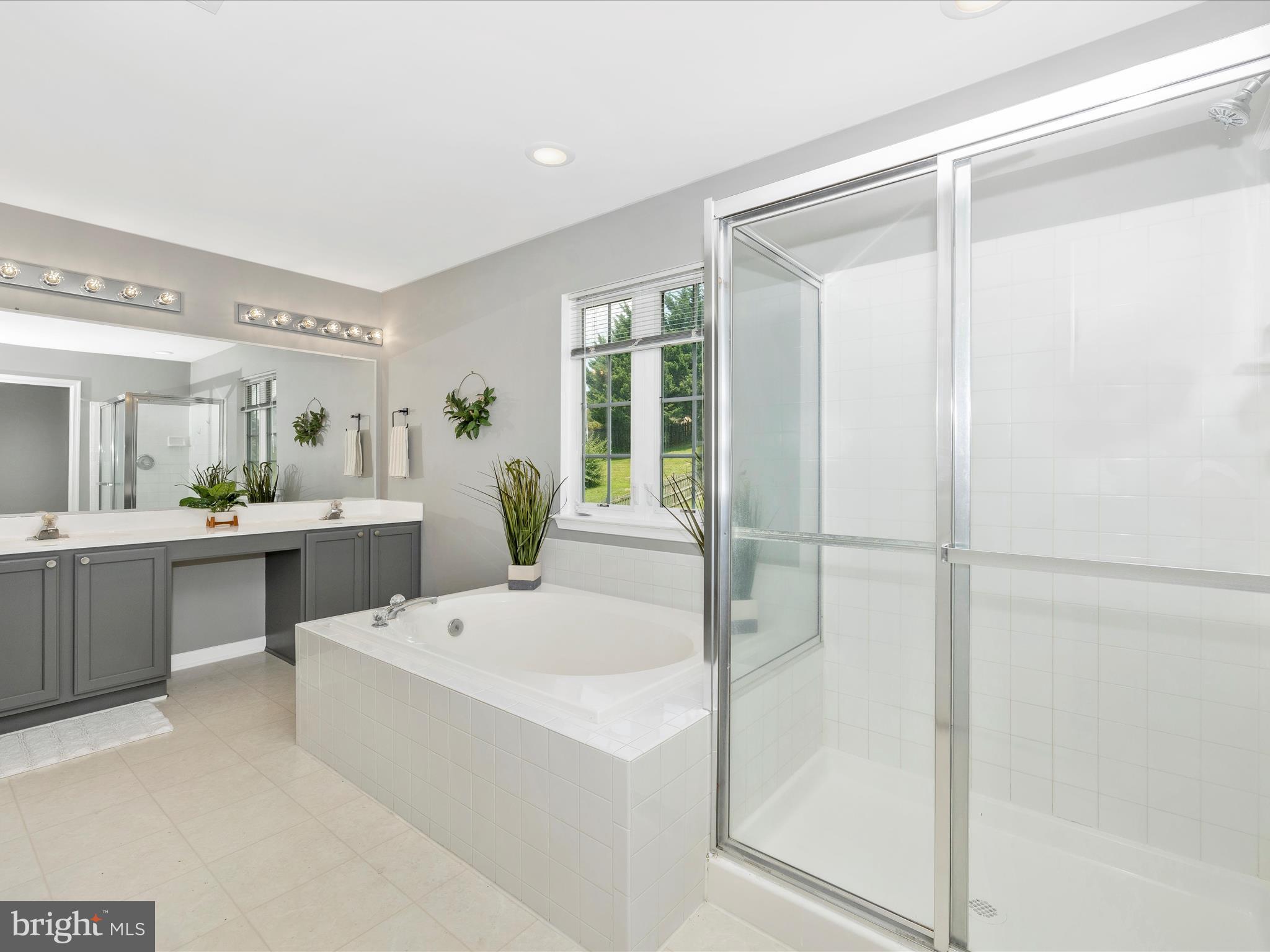 5 N POINTE TERRACE