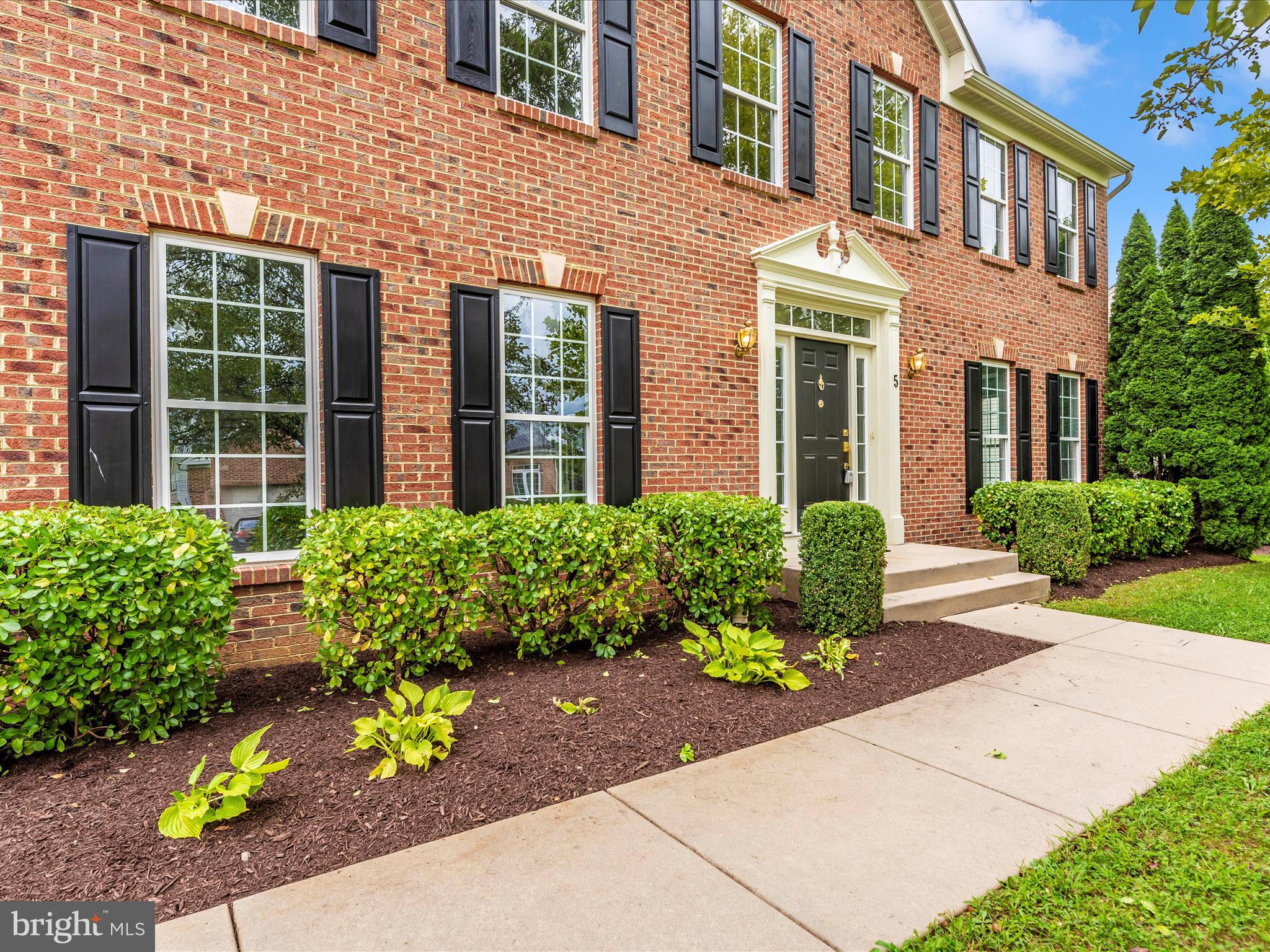 5 N POINTE TERRACE
