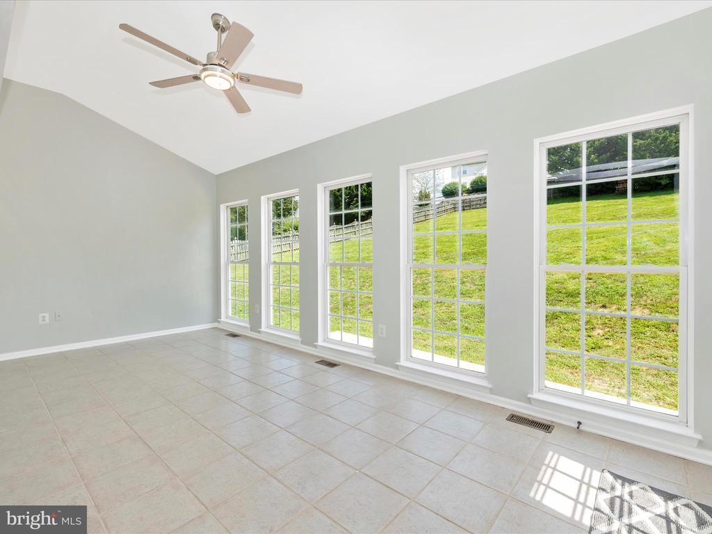 5 N POINTE TERRACE
