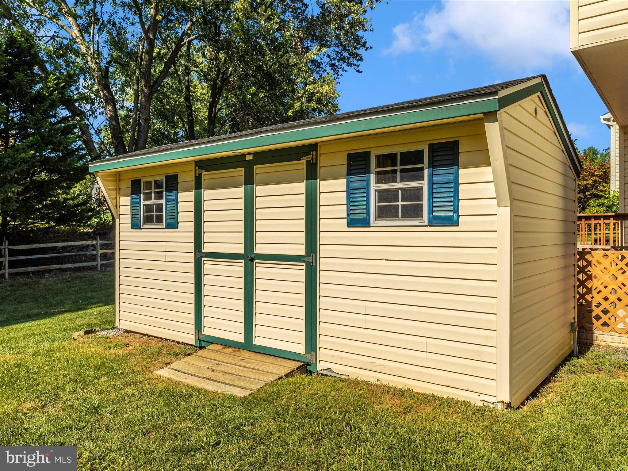 13 WALNUT POND COURT