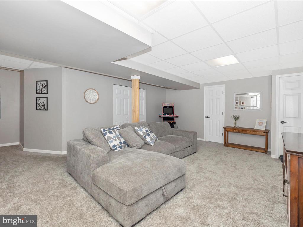 13 WALNUT POND COURT
