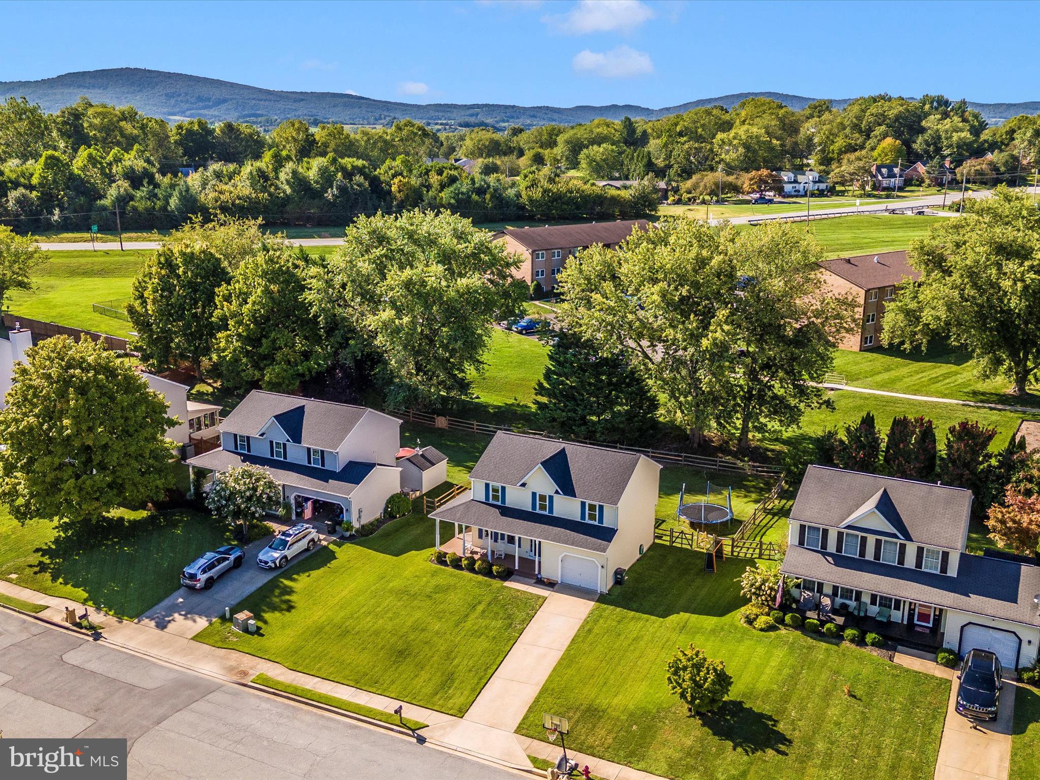 13 WALNUT POND COURT