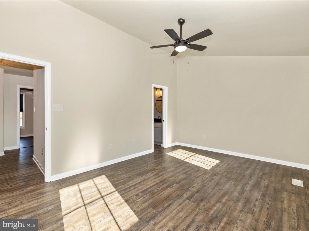 114 MOSER CIRCLE