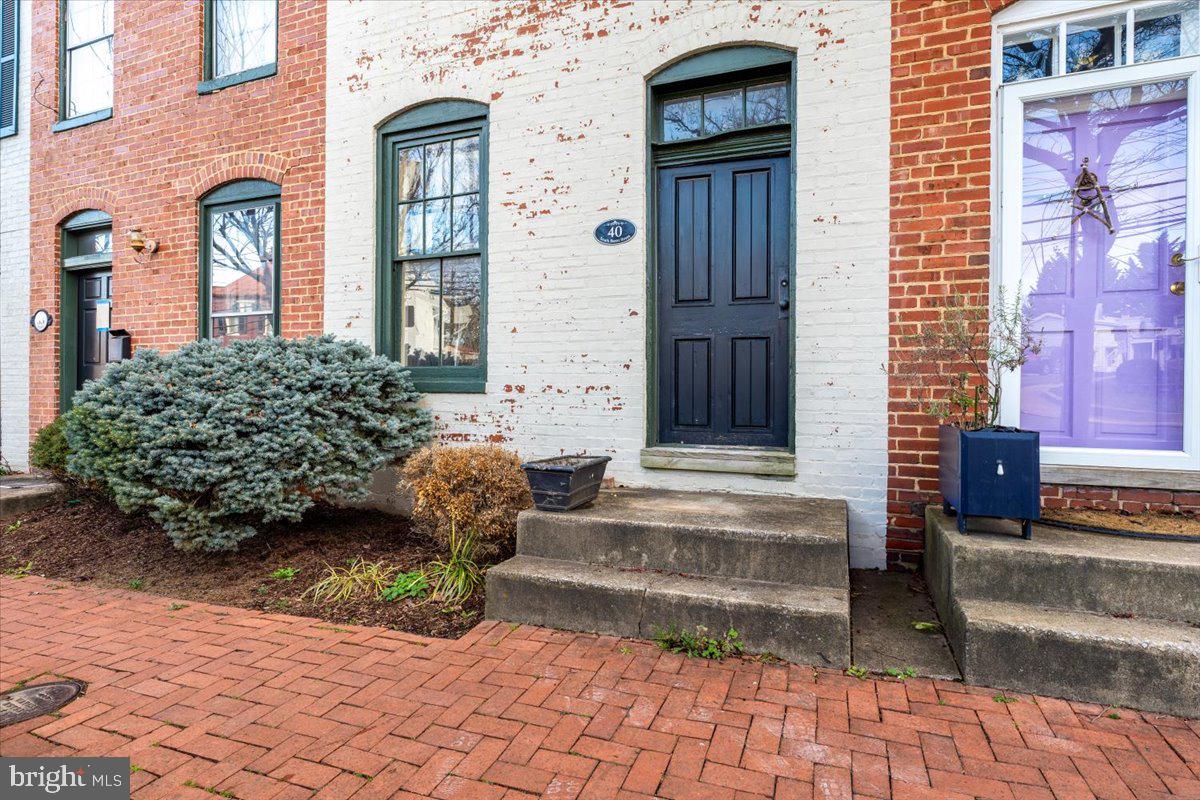 40 S BENTZ STREET
