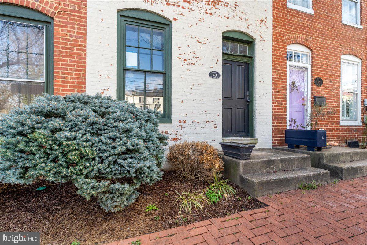 40 S BENTZ STREET