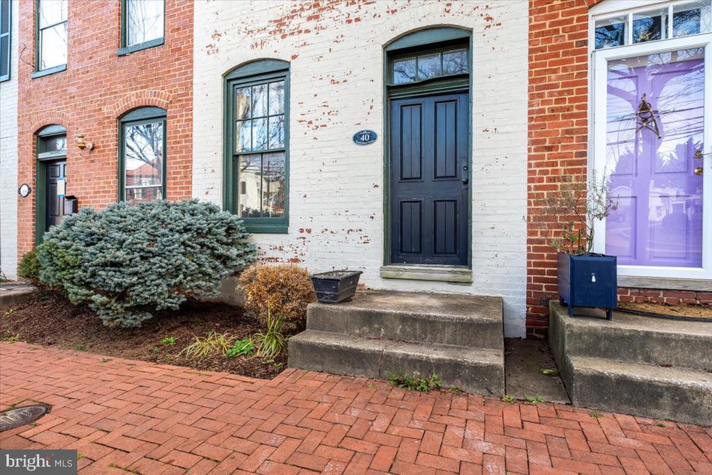 40 S BENTZ STREET
