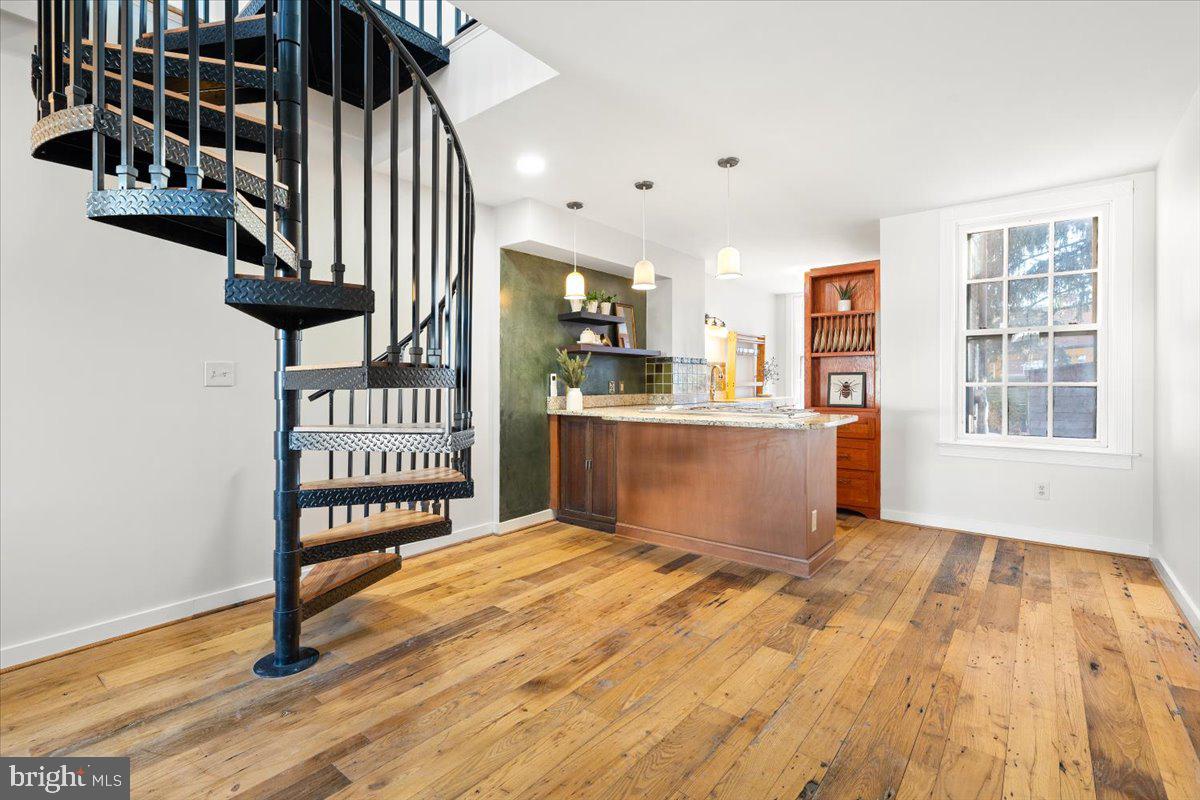 40 S BENTZ STREET