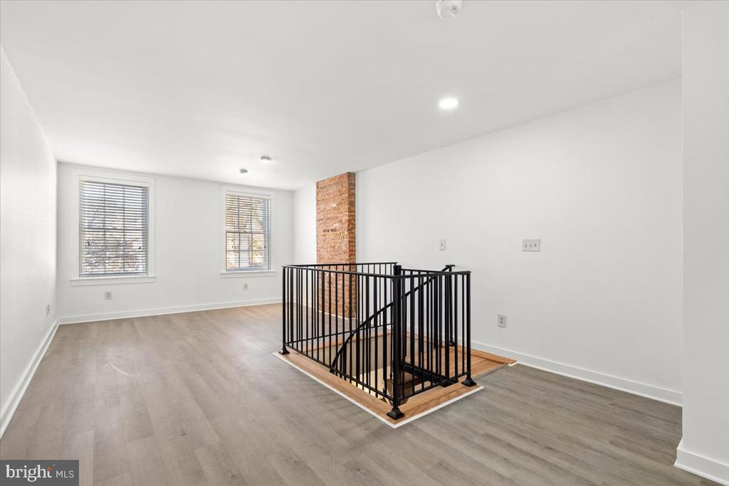 40 S BENTZ STREET