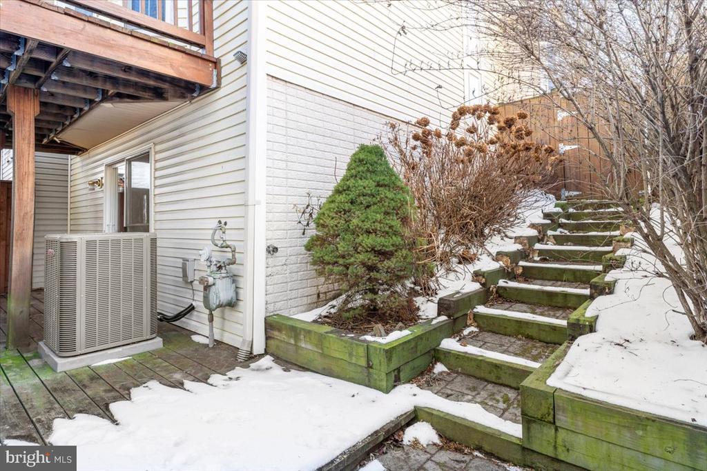 214 MOSER CIRCLE