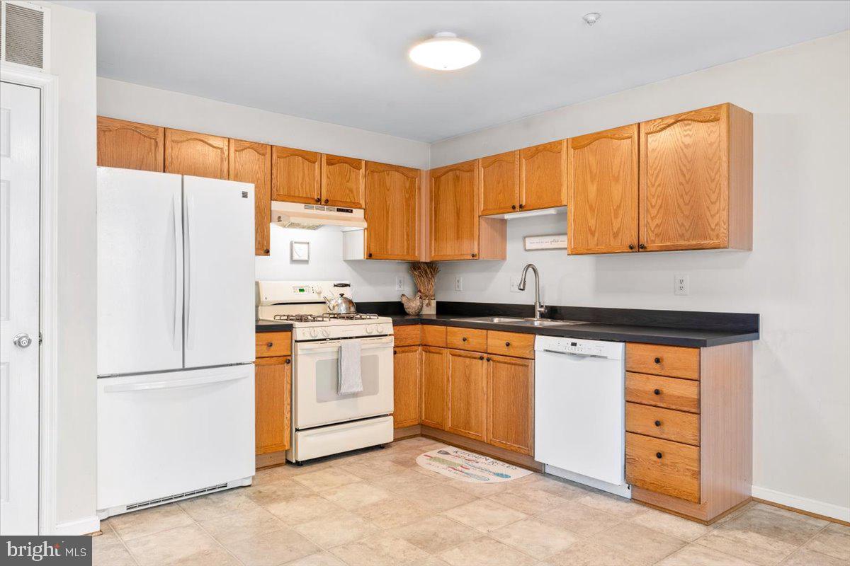 214 MOSER CIRCLE