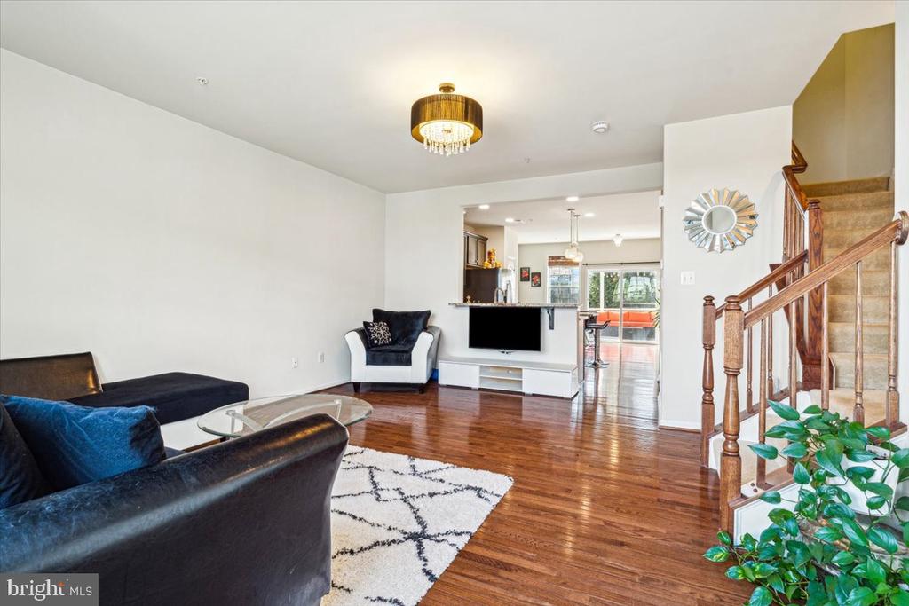 1106 FRONTLINE DRIVE