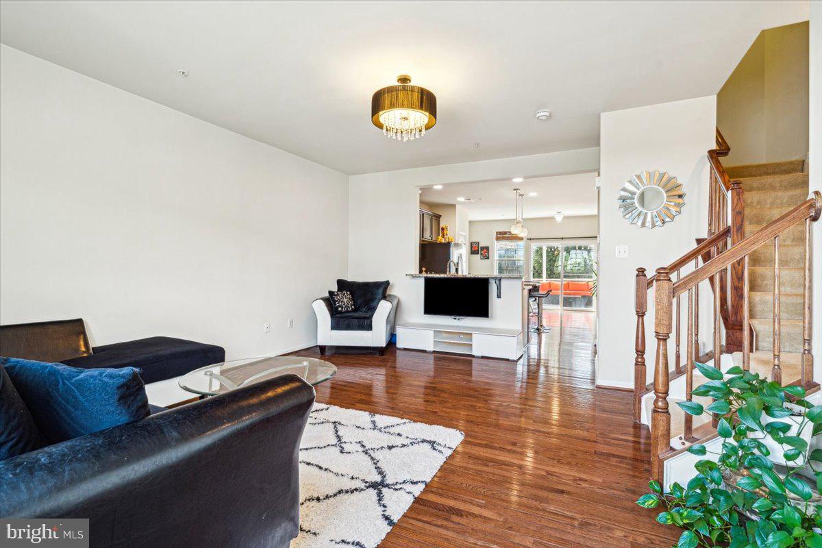 1106 FRONTLINE DRIVE
