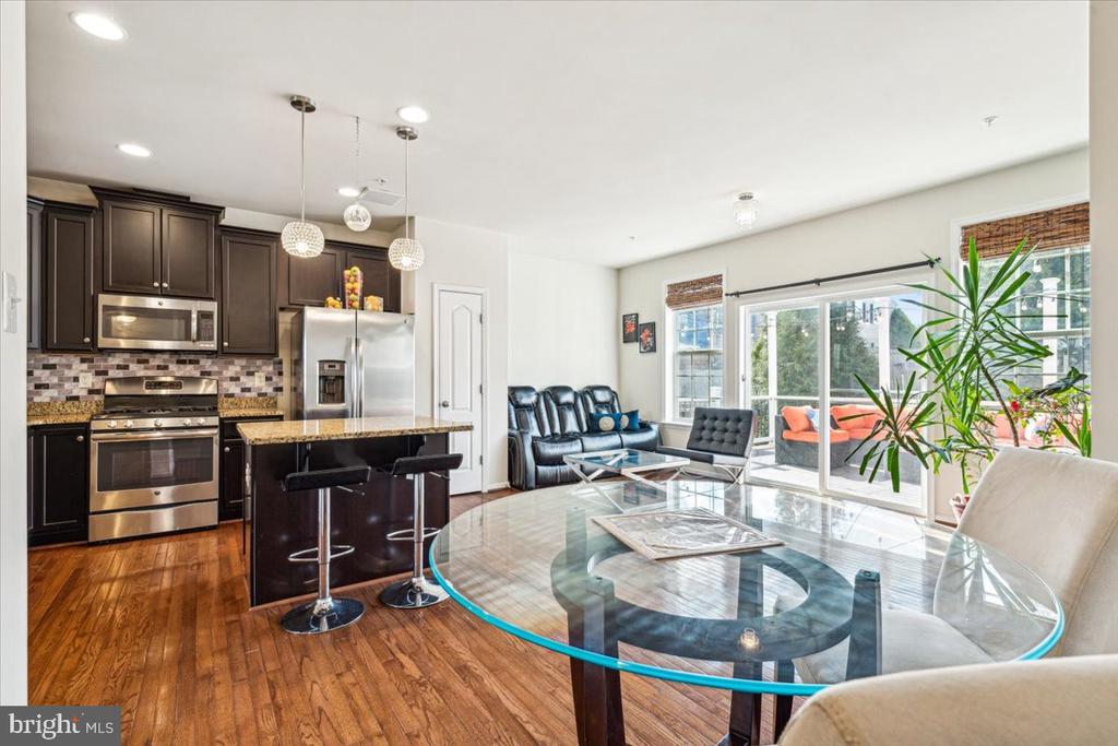 1106 FRONTLINE DRIVE