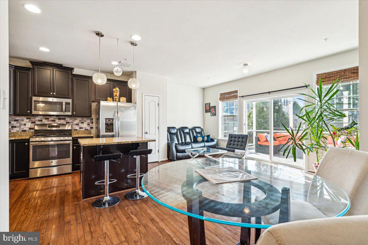 1106 FRONTLINE DRIVE