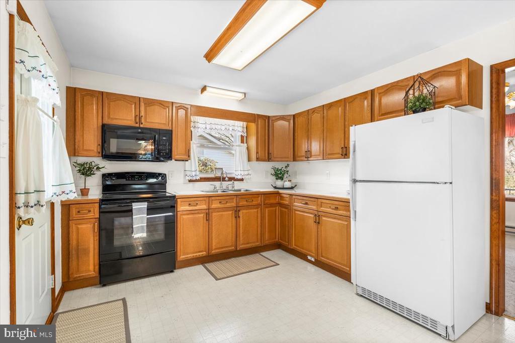 706 SECOND AVENUE