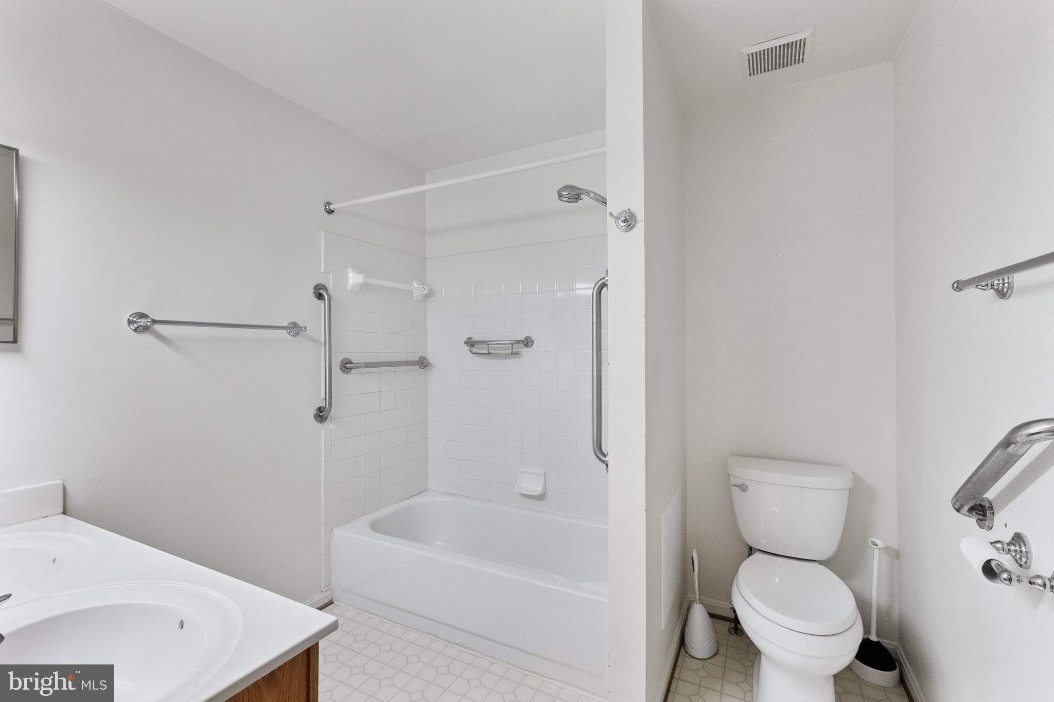 10253 REDTAIL COURT 201F