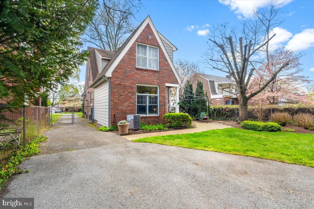 623 WILSON PLACE