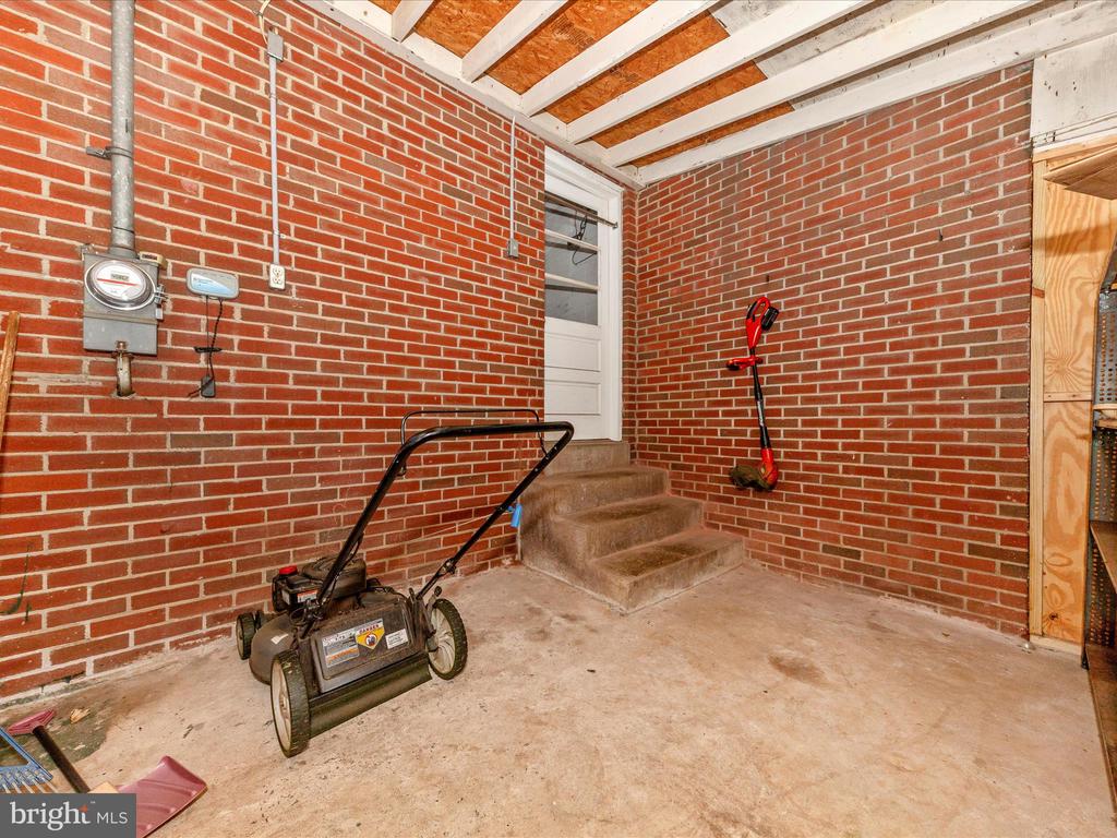 611 WYNGATE DRIVE