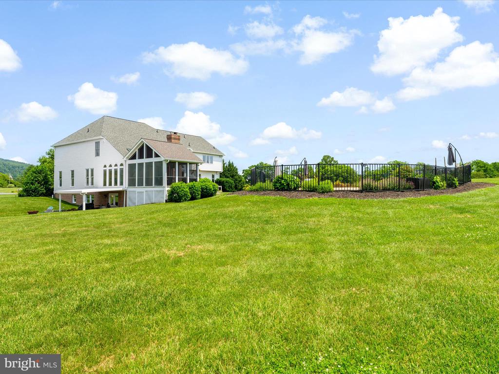 7100 EWING COURT