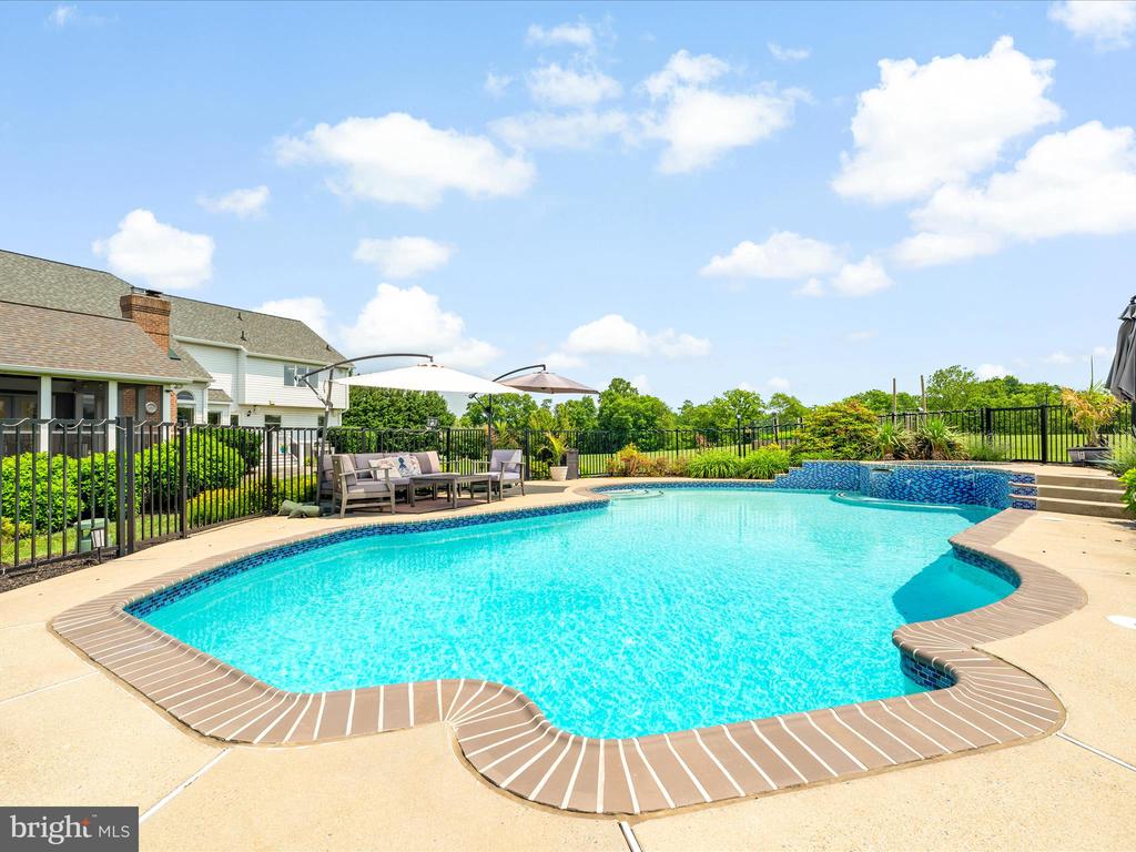 7100 EWING COURT