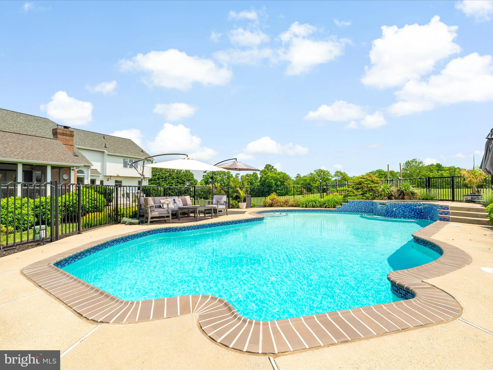 7100 EWING COURT