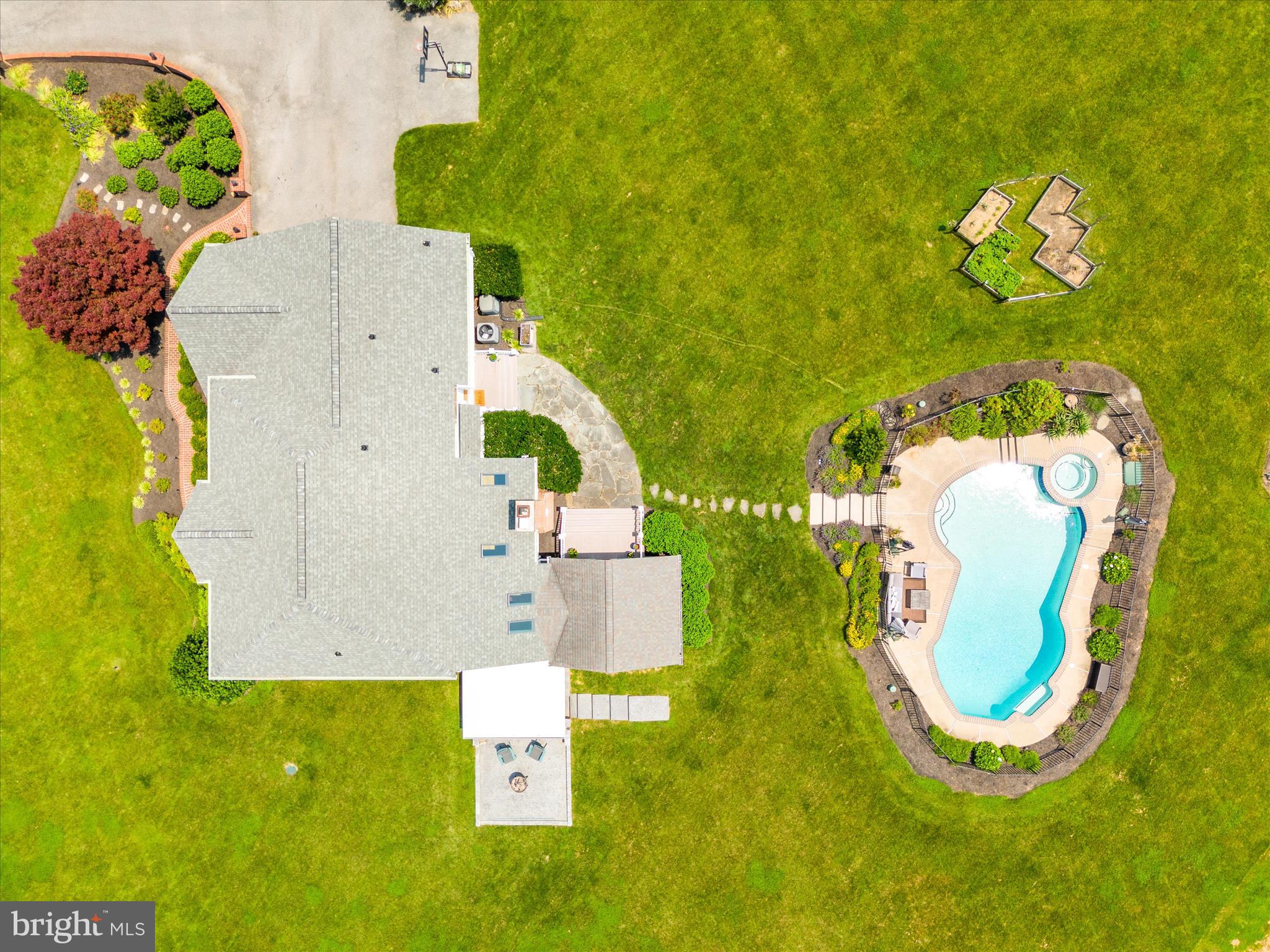 7100 EWING COURT