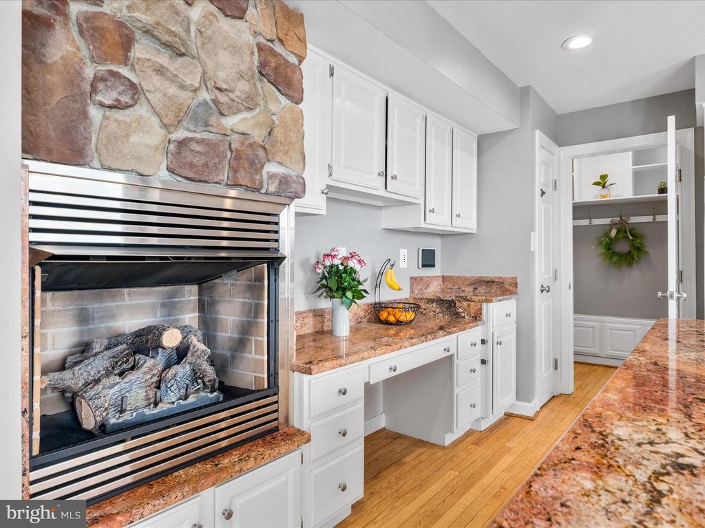 7100 EWING COURT