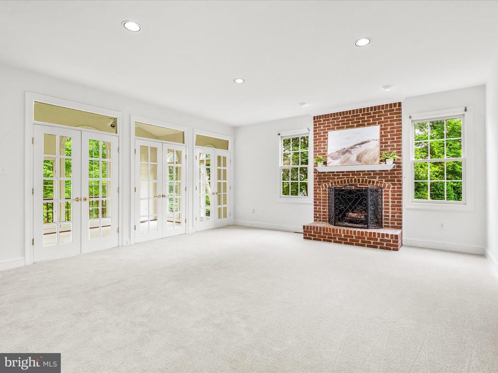 3079 LINDSEY COURT