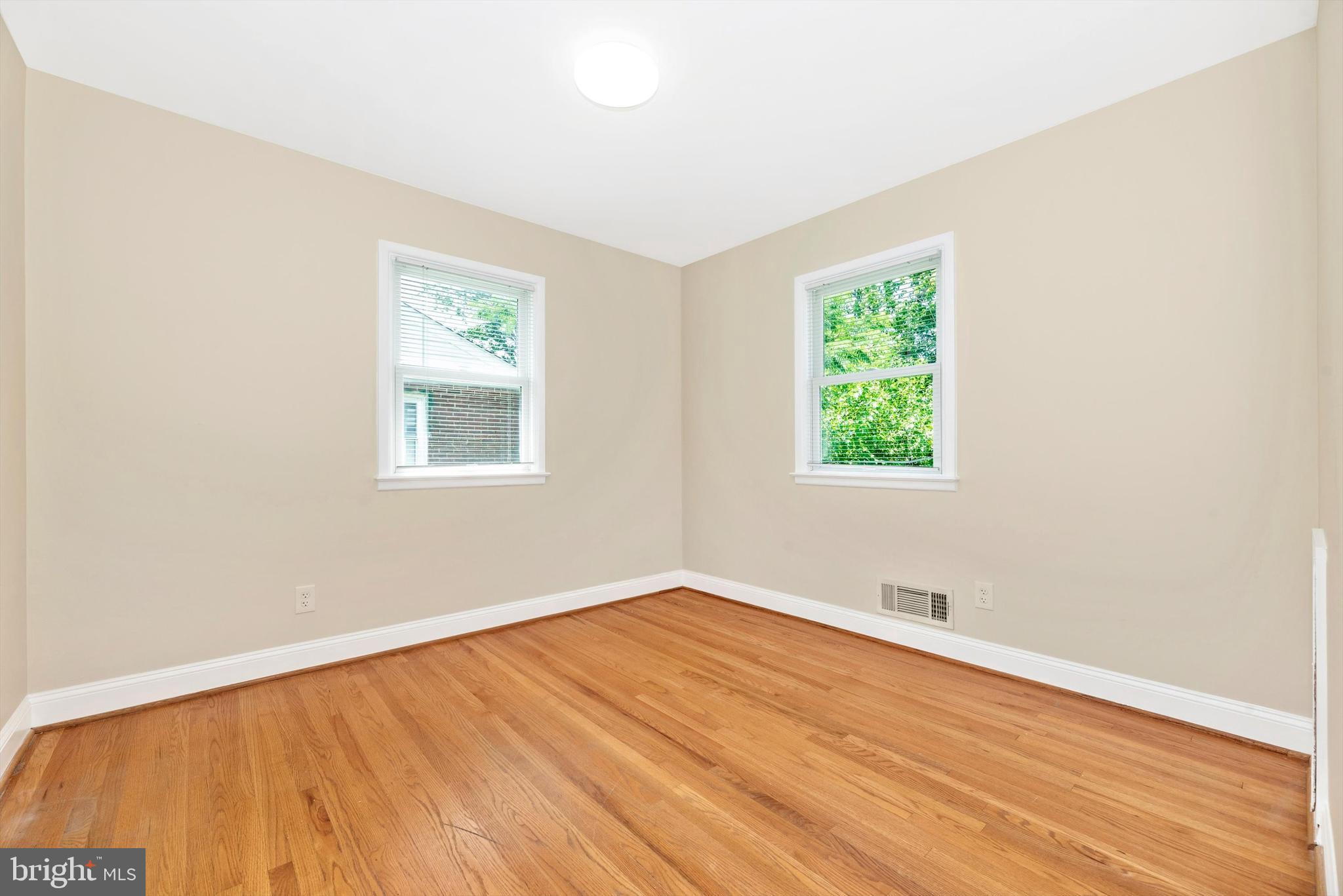 909 CHEROKEE TRAIL
