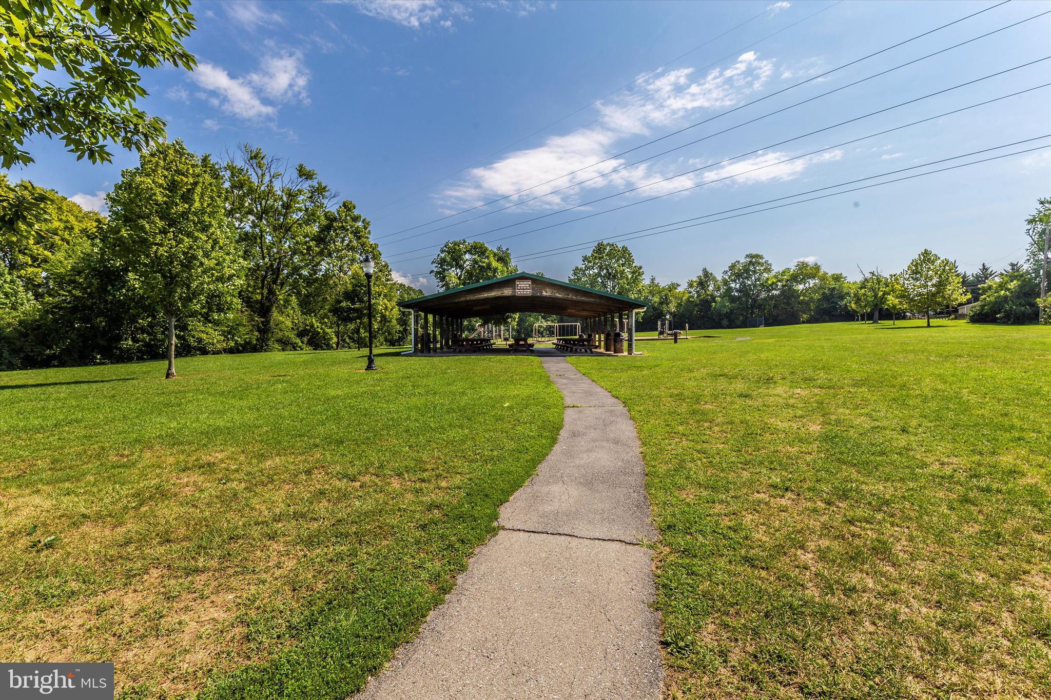 909 CHEROKEE TRAIL