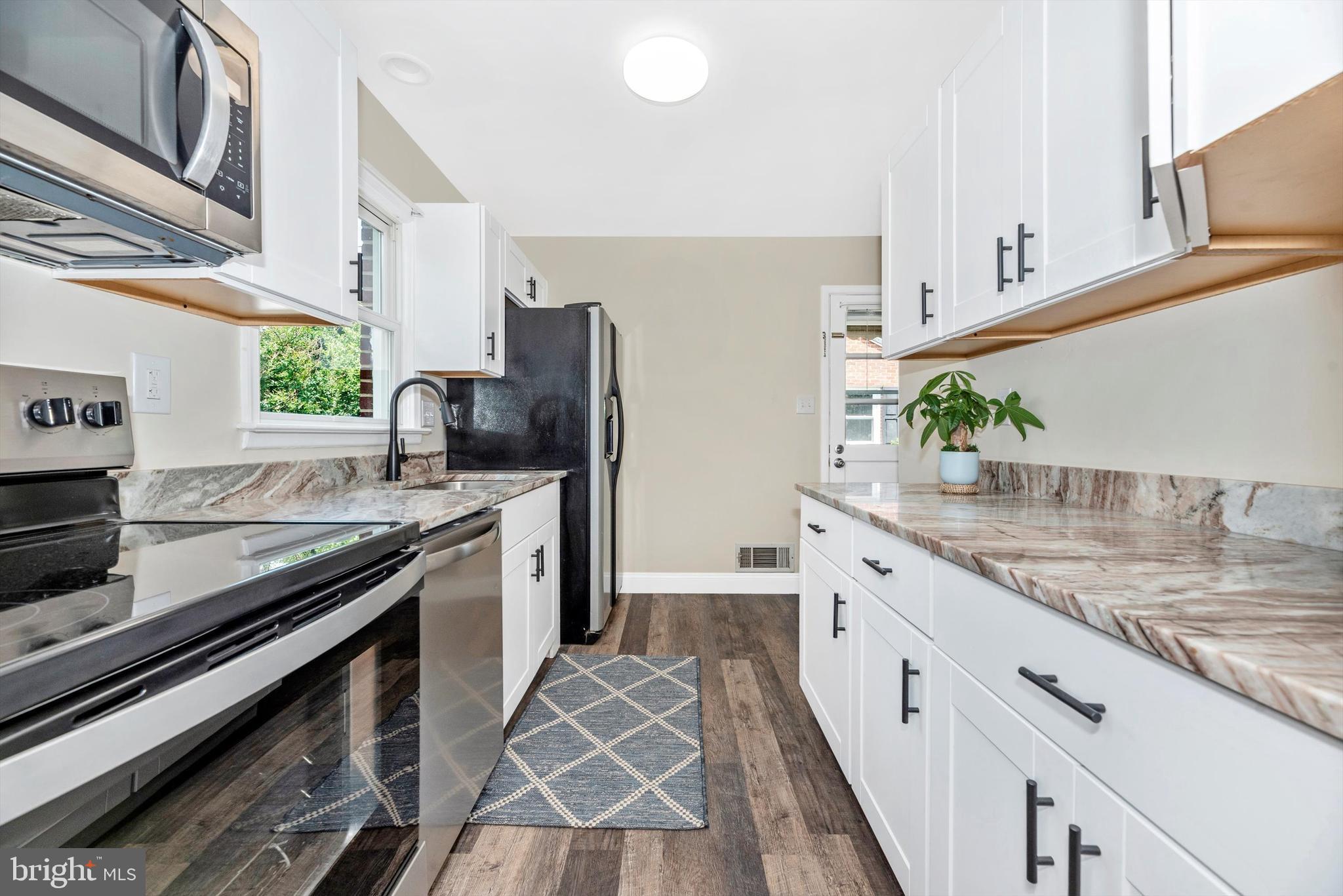 909 CHEROKEE TRAIL