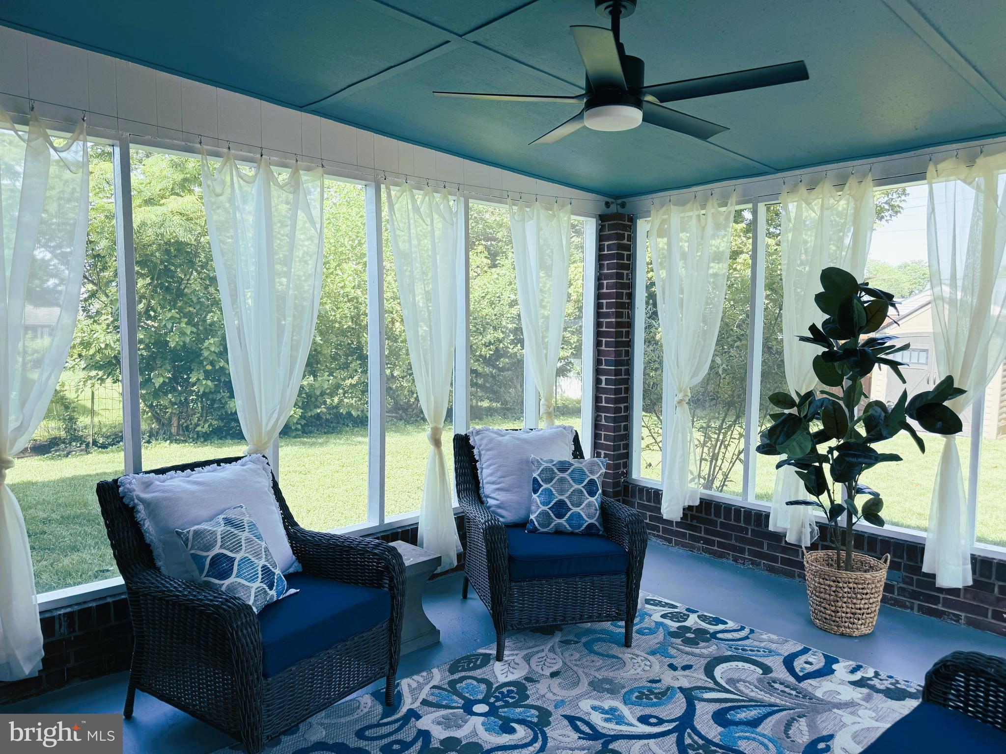 909 CHEROKEE TRAIL