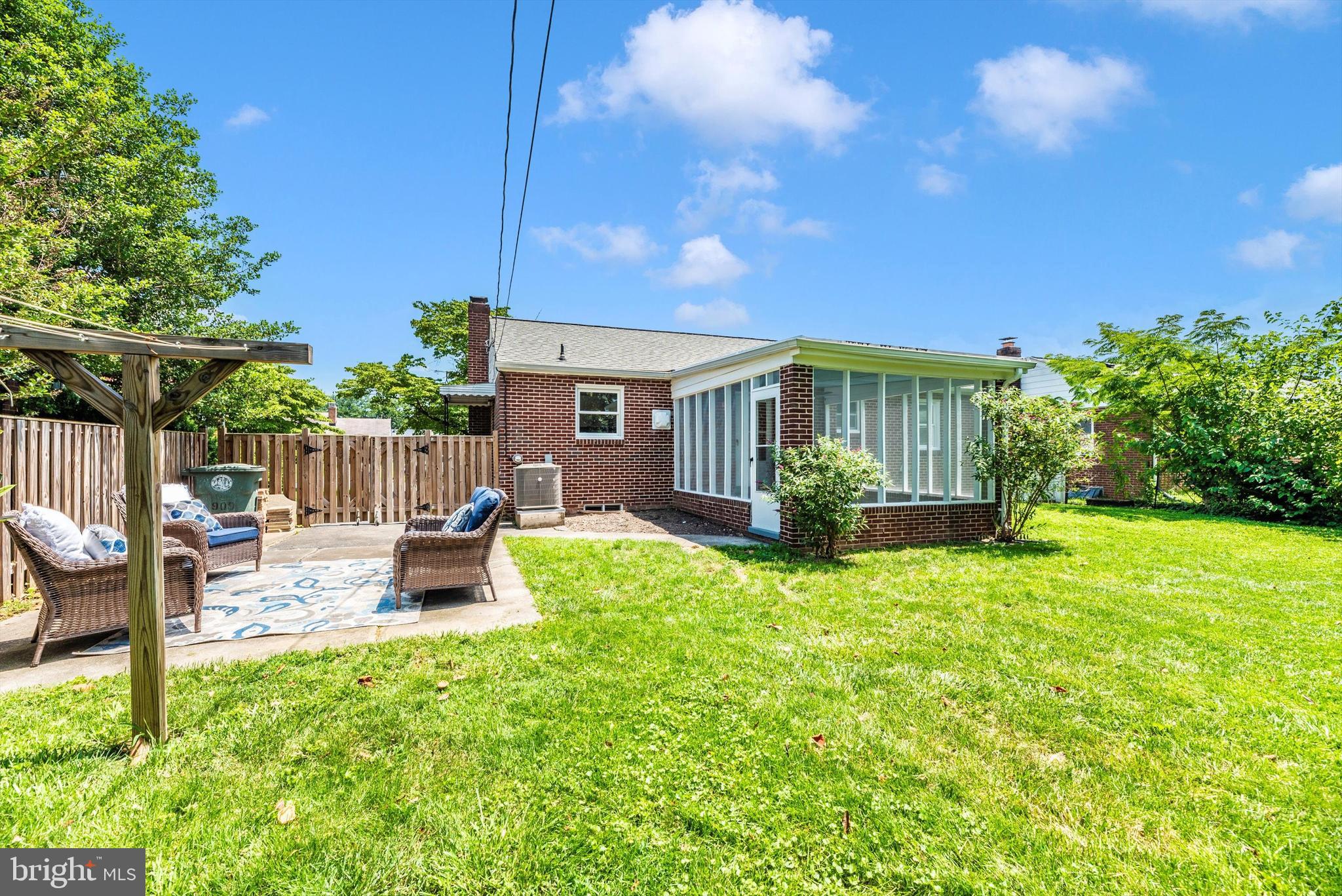 909 CHEROKEE TRAIL