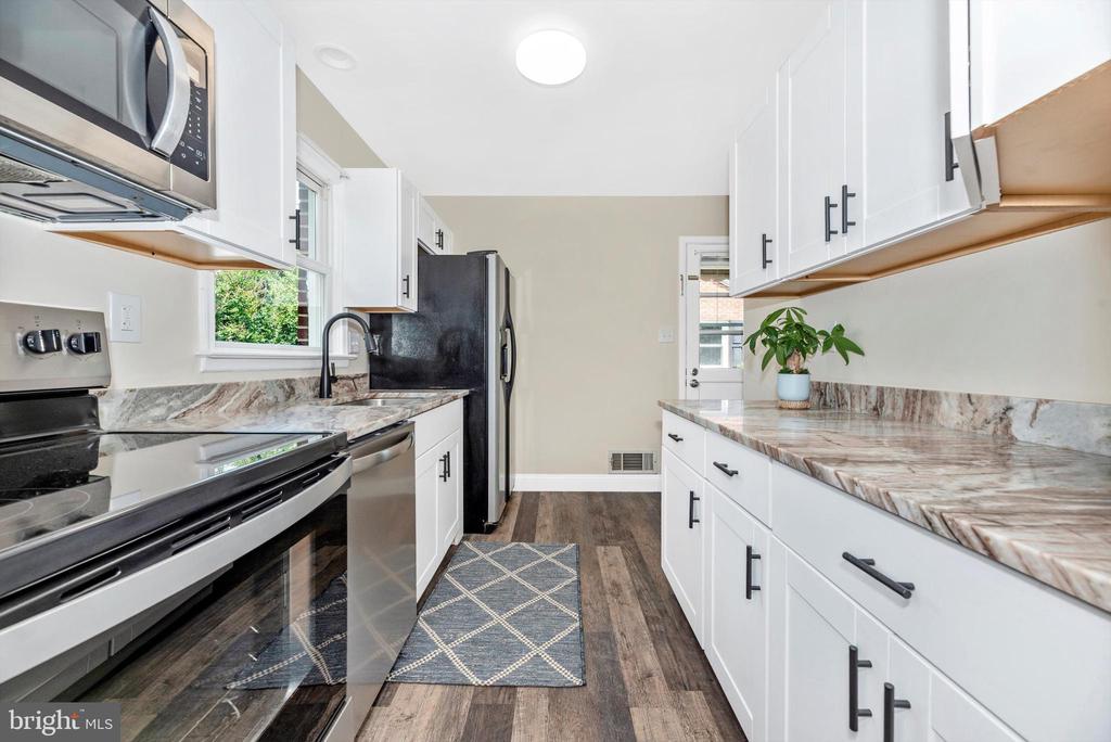 909 CHEROKEE TRAIL